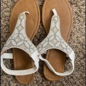 womens sandal size 8